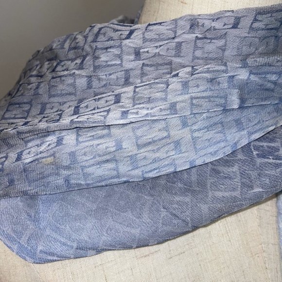 Escada silk scarf - Picture 4 of 4